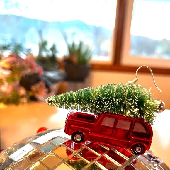 CHRISTMAS TREE ON TRUCK EARRINGS - Picture 4 of 4